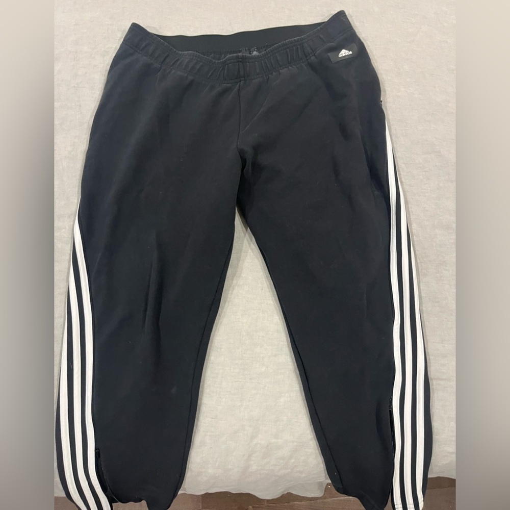 Excellent condition- women’s plus Adidas pants with elastic waist